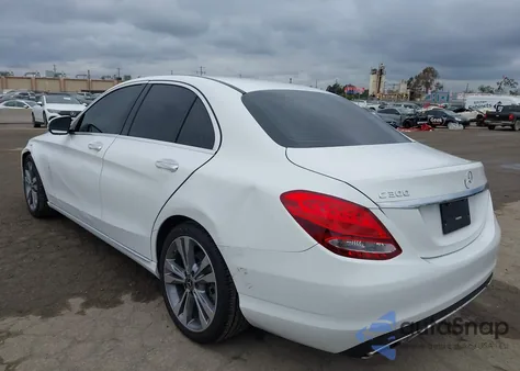 2018 Mercedes-Benz C 300 из США, поврежденный, VIN 55SWF4JB3JU253363